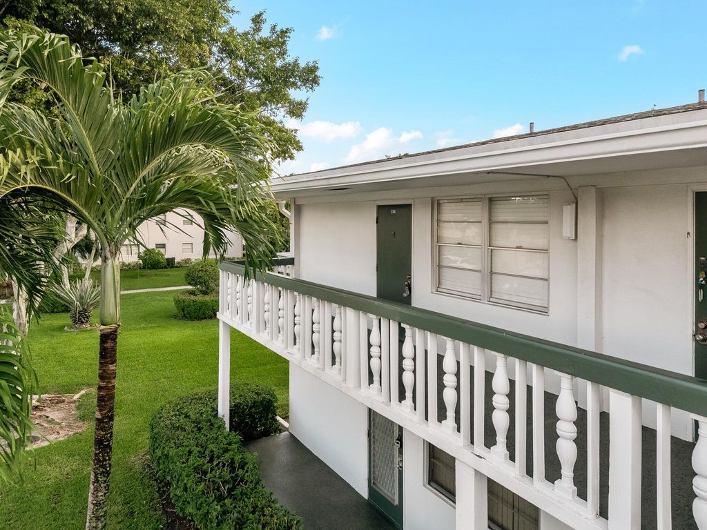 Photo of 184 Oakridge L #184, Deerfield Beach, FL 33442 (MLS # R11132743)
