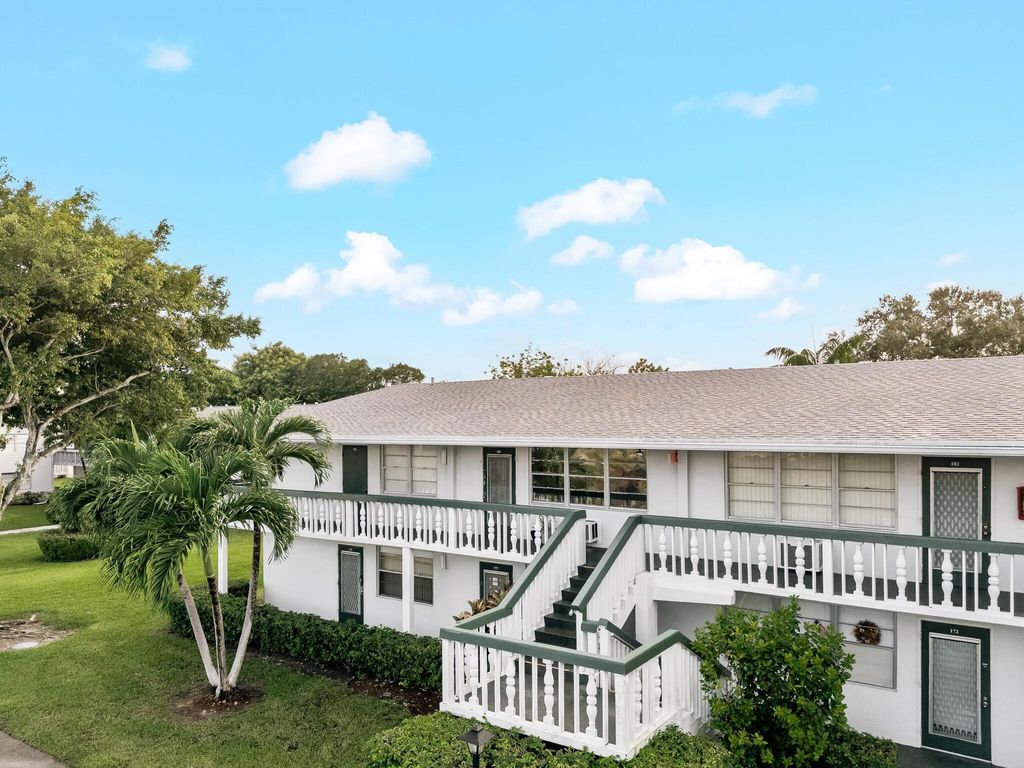Photo of 184 Oakridge L #184, Deerfield Beach, FL 33442 (MLS # R11132743)