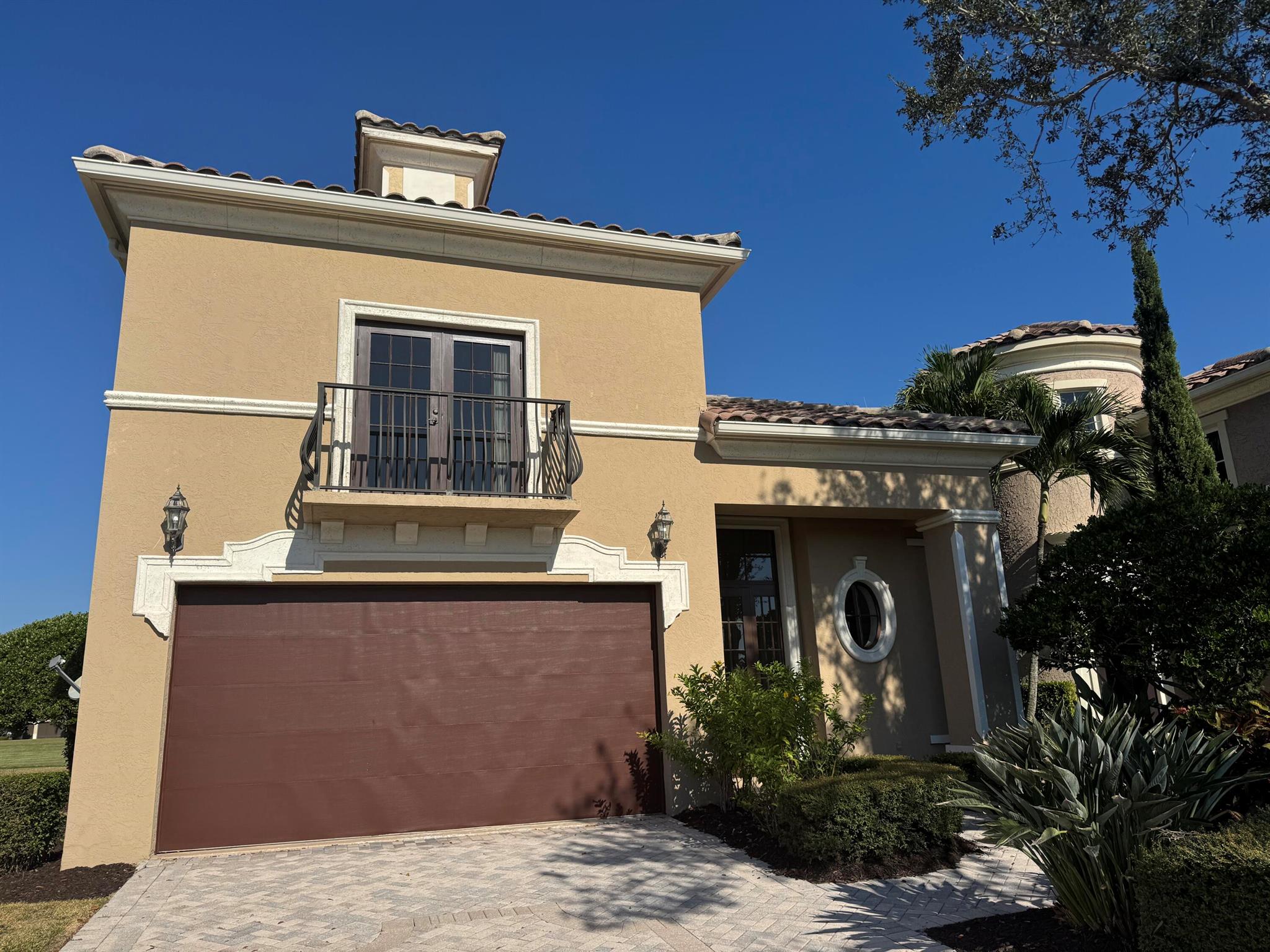 TESORO PLAT NO 6 - Residential Lease