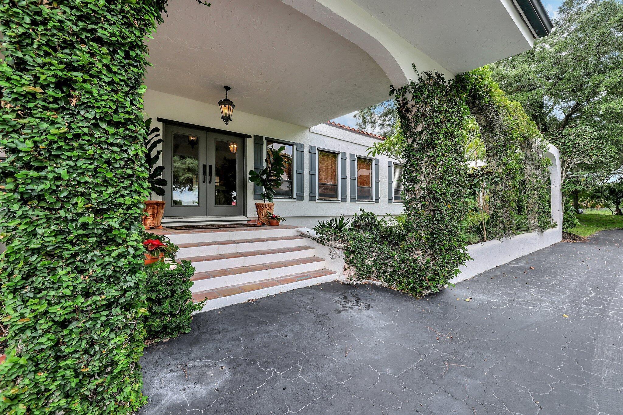 DARK HAMMOCK RANCHETTES - Residential