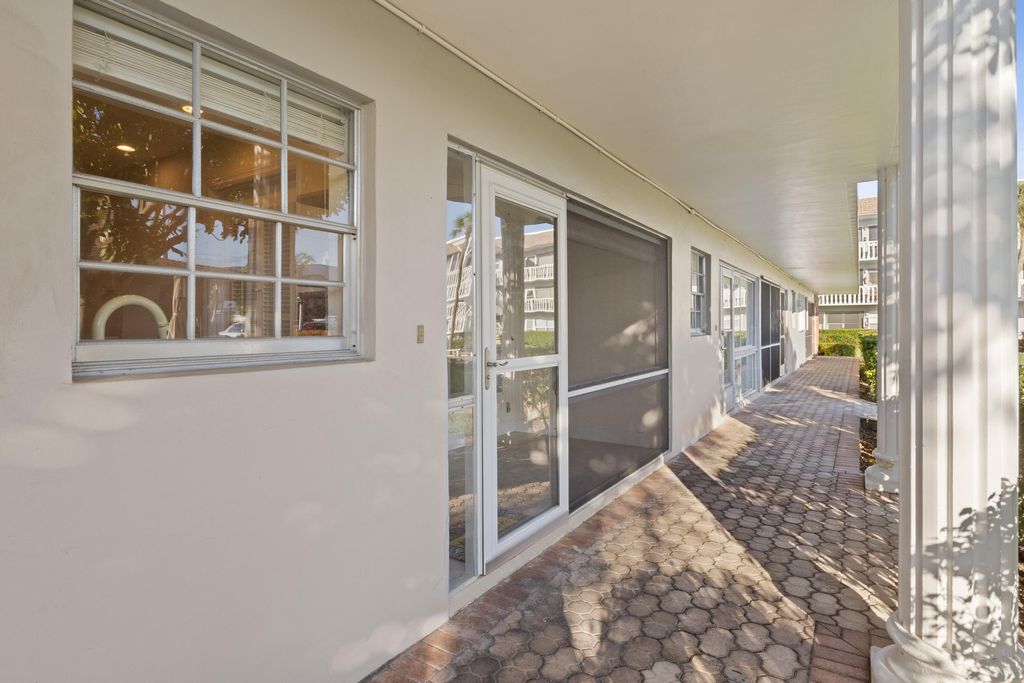 Photo of 1965 SE 5th Court, Pompano Beach, FL 33060 (MLS # B26011034)