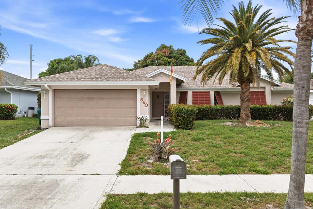 Photo of 560 N Cypress Drive, Jupiter, FL 33469 (MLS # B26039678)