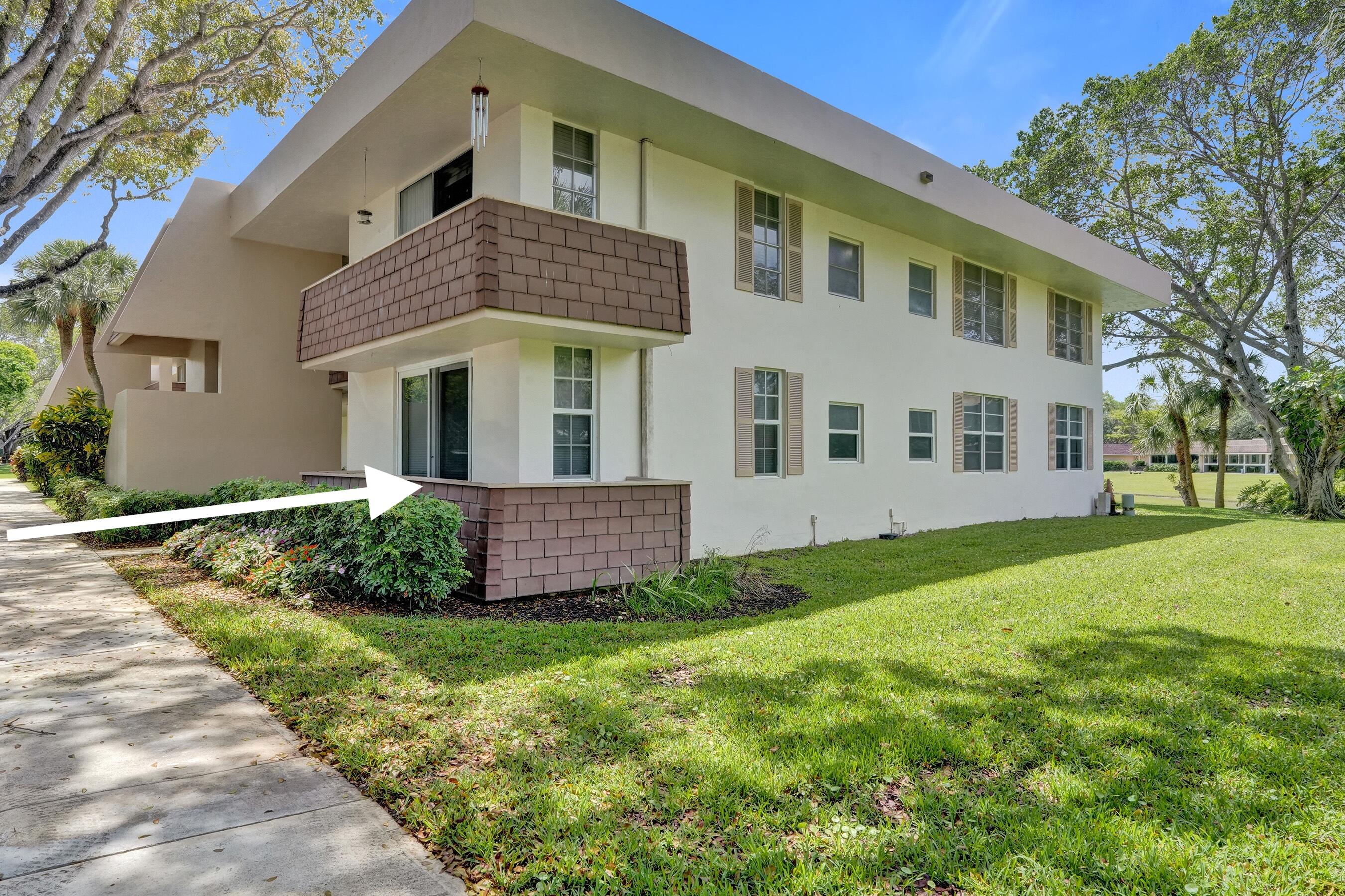 3621 Oaks Clubhouse Drive 101