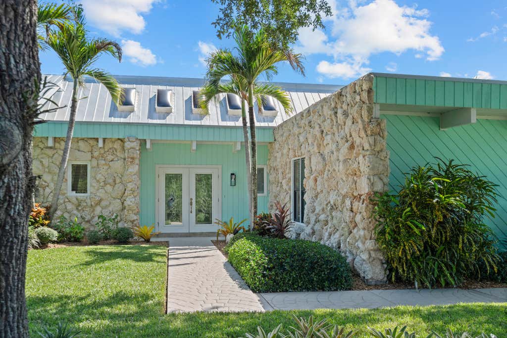 Photo of 220 SW WILLOW LAKE Trail, Stuart, FL 34997 (MLS # B26055689)