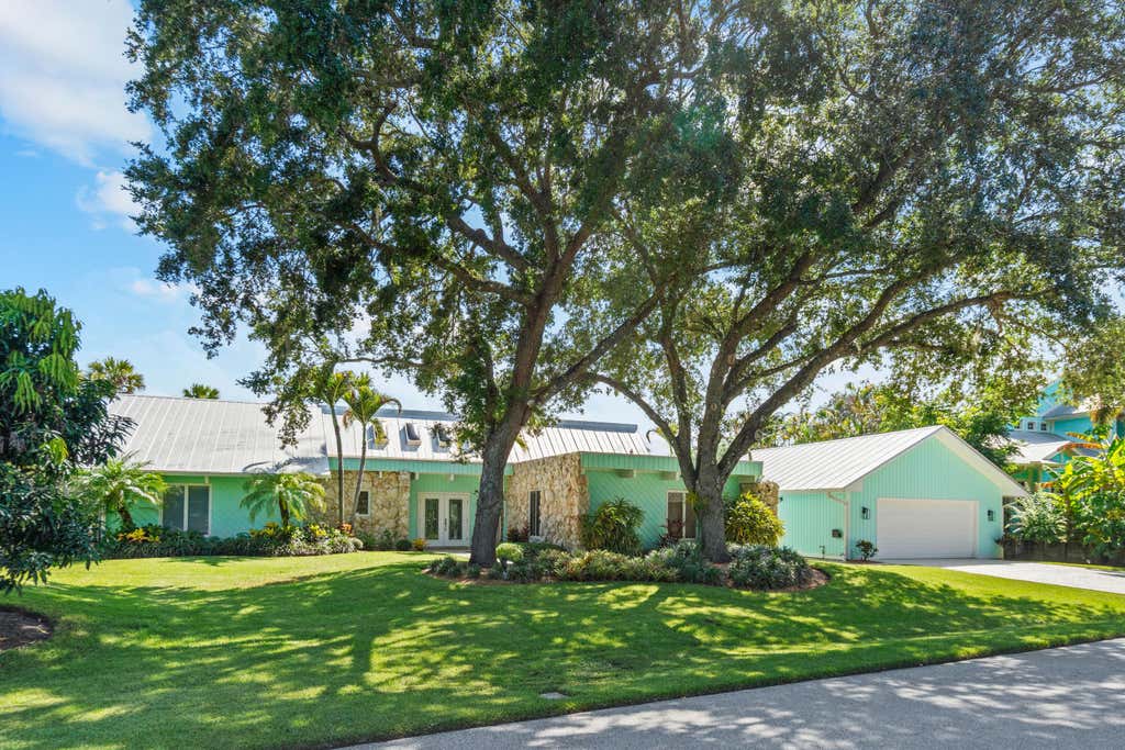 Photo of 220 SW WILLOW LAKE Trail, Stuart, FL 34997 (MLS # B26055689)