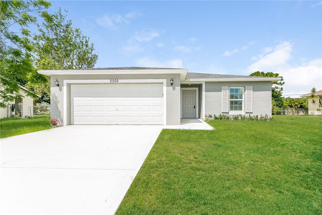 BEAUTIFUL 4 BEDROOM HOME, BRAND NEW CONSTRUCTION IN PORT ST LUCIE, OPEN FLOOR PLAN, MODERN KITCHEN, THIS HOUSE IS A MUST SEE.
