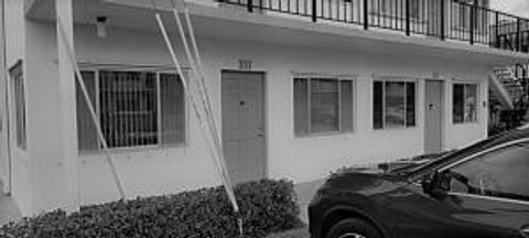 Condominium in Lake Worth Beach FL 3040 Lake Osborne Drive Dr.jpg