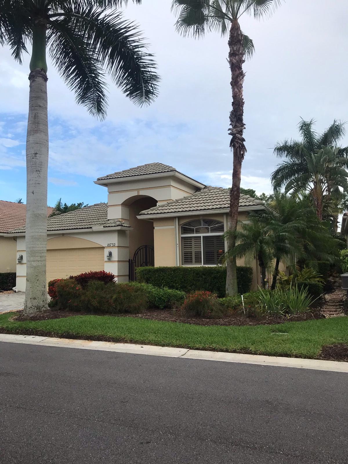 Available from January through April 2023 seasonally, and available the other months on a 90 days rental minimum. European style seasonal rental with Social Membership in renowned Ibis Golf and Country Club. Tenant also has an option to upgrade the social membership to premium Golf for an extra fee. Fabulously upgraded and private oasis in Ibis! This 3BR/2.5BA ''Hamilton'' offers GE stainless appliances, plantation shutters, gorgeous laminate wood flooring, designer colors, elegant wrought-iron entry gate, and much more. Designer light fixtures and thoughtful touches give this home a warm and luxurious resort-like feel. Soaring ceilings and open-ness. The spacious back patio is fully screened and completely private--Just perfect.