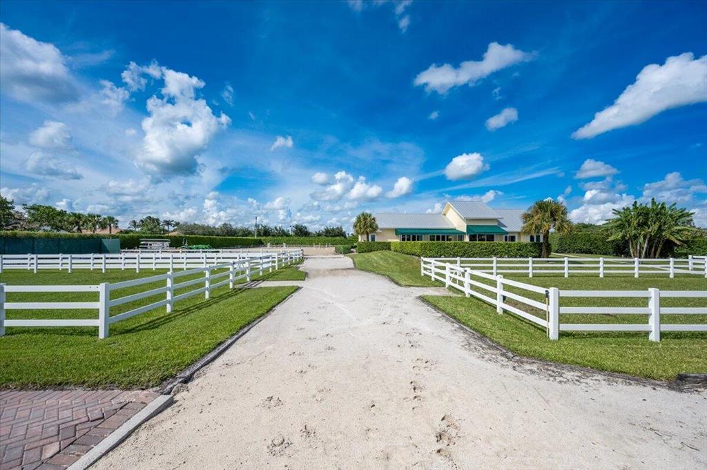 SADDLE TRAIL PARK OF WELLINGTON - Residential