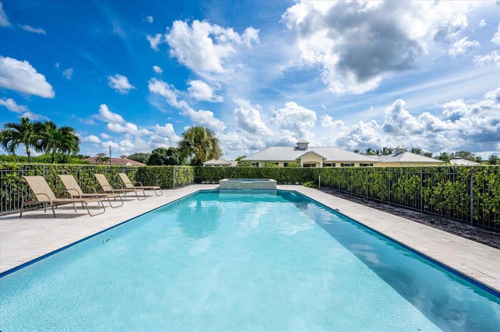 SADDLE TRAIL PARK OF WELLINGTON - Residential