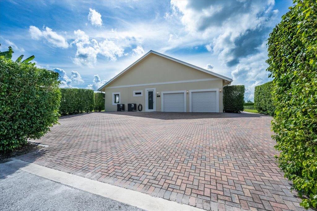 SADDLE TRAIL PARK OF WELLINGTON - Residential