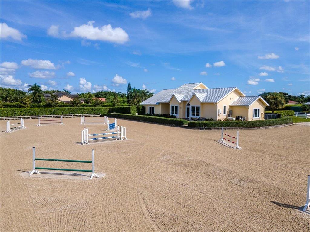 SADDLE TRAIL PARK OF WELLINGTON - Residential