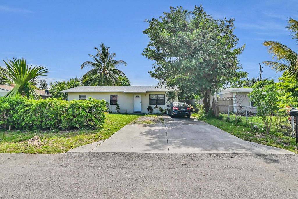 Photo of 3575 April Avenue, Lake Worth Beach, FL 33461 (MLS # R10892449)