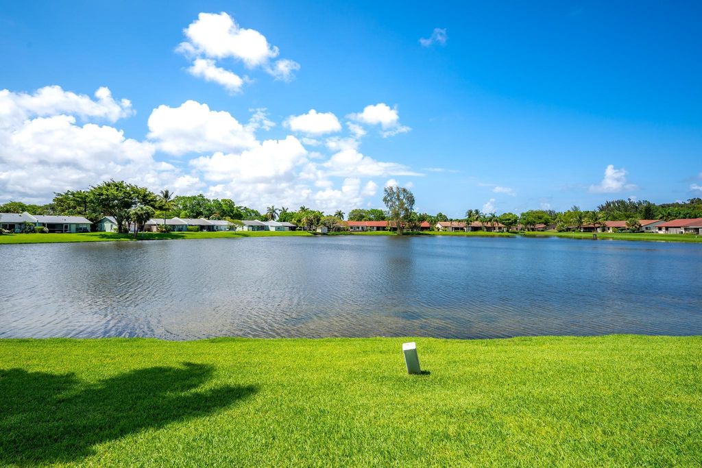 Photo of 17 Mayfair Lane, Boynton Beach, FL 33426 (MLS # R11023453)