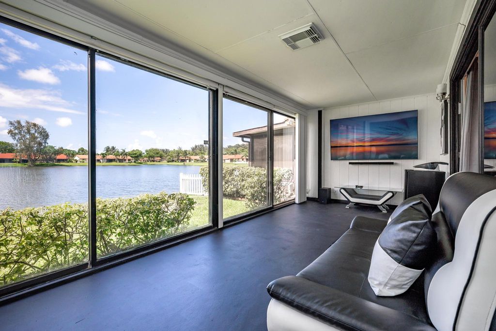 Photo of 17 Mayfair Lane, Boynton Beach, FL 33426 (MLS # R11023453)