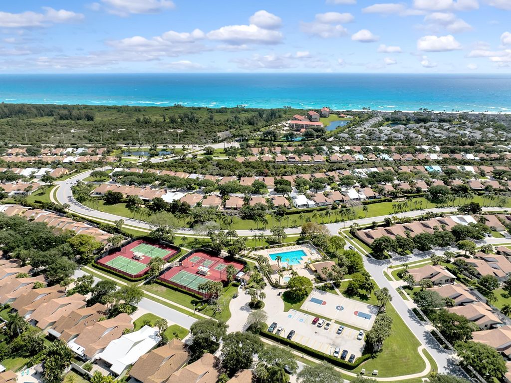 Photo of 118 Ridge Road, Jupiter, FL 33477 (MLS # B26016709)