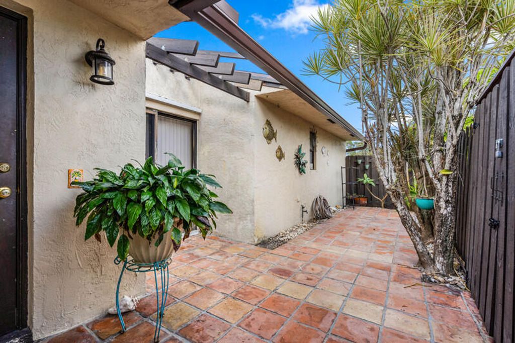 Photo of 2503 Waterview Circle, Palm Springs, FL 33461 (MLS # R11118560)