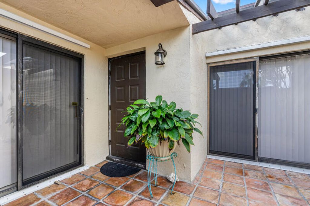 Photo of 2503 Waterview Circle, Palm Springs, FL 33461 (MLS # R11118560)