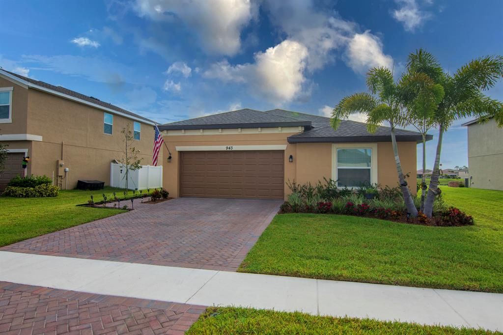 Photo of 943 Bent Creek Drive, Fort Pierce, FL 34947 (MLS # R10750808)