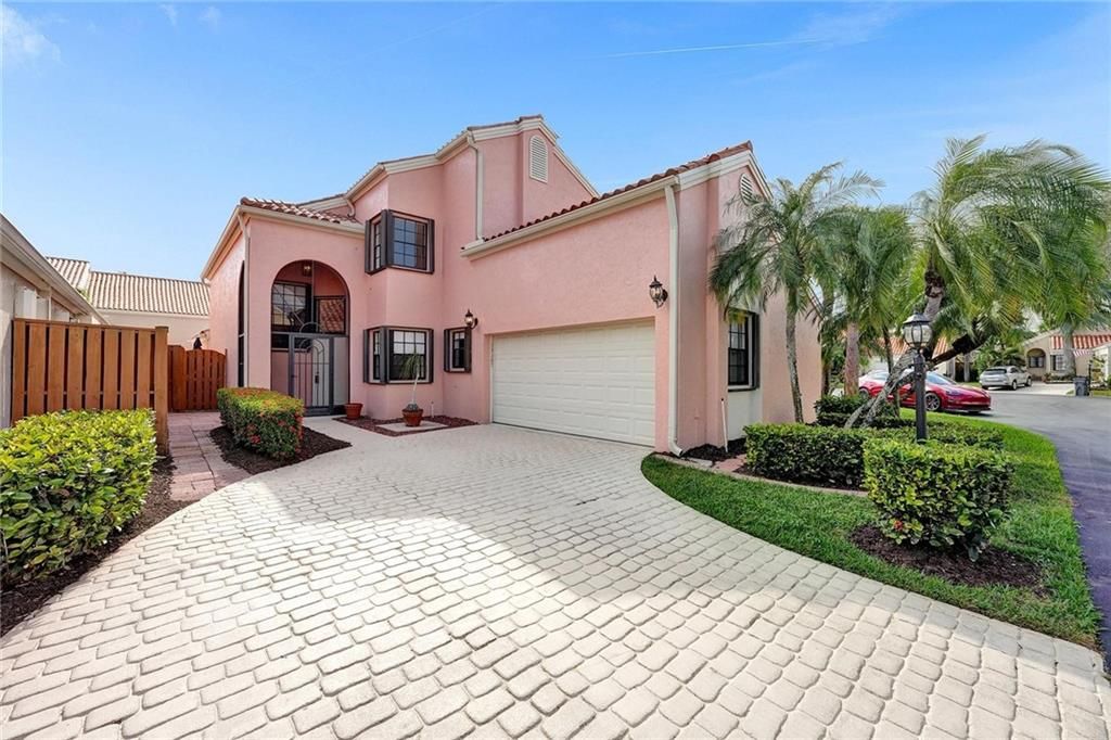 Photo of 13167 La Lique Ct, Palm Beach Gardens, FL 33410 (MLS # F10365661)