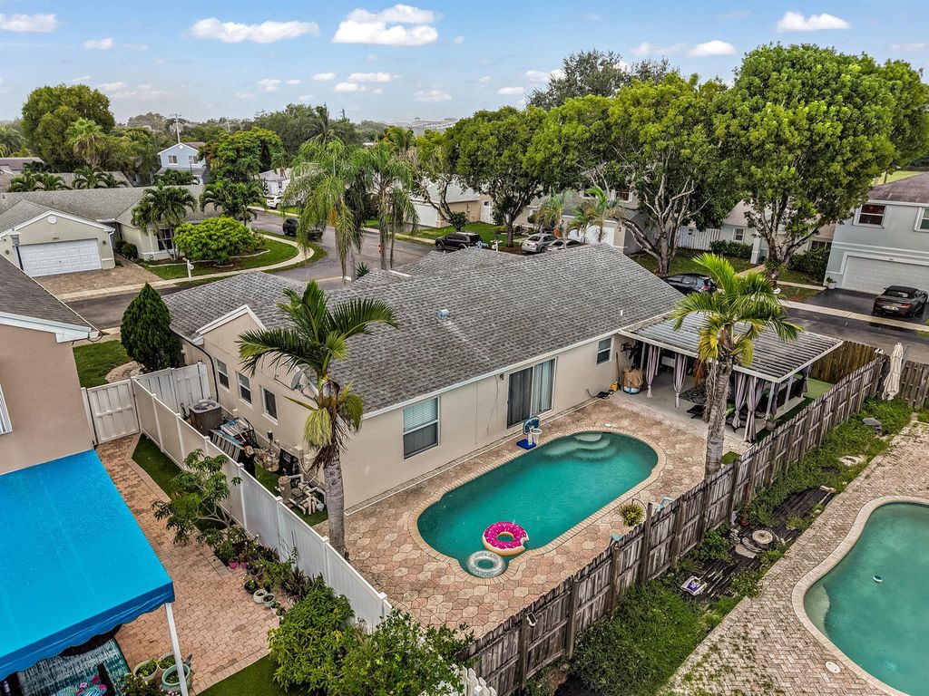 Photo of 3950 SW 72nd Drive, Davie, FL 33314 (MLS # R11121039)