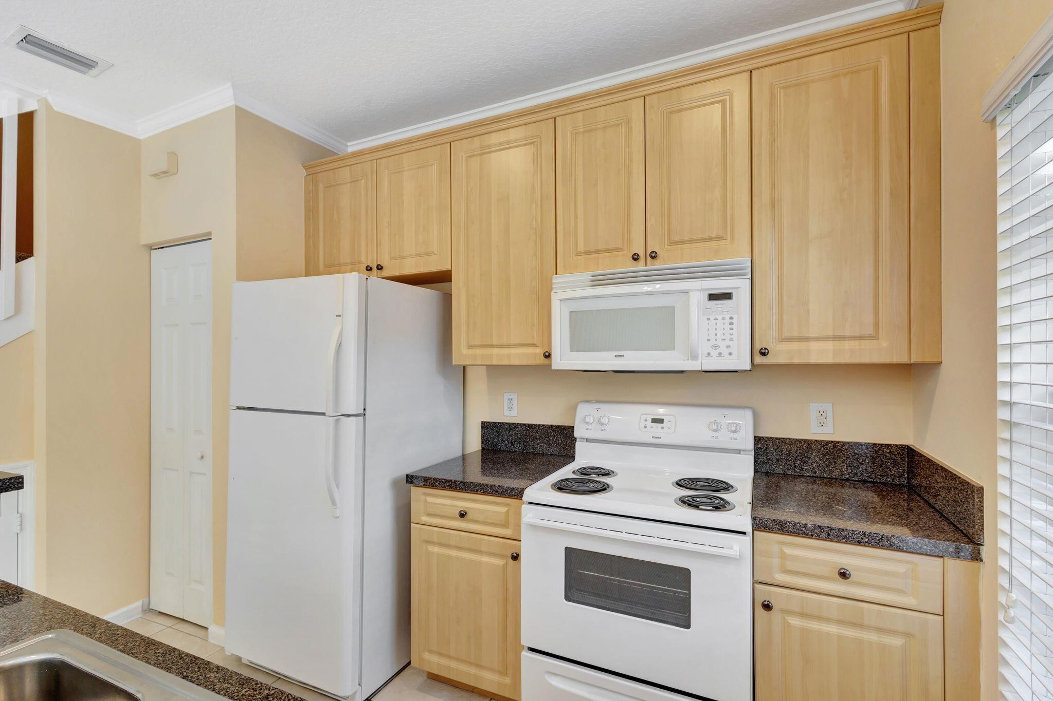 SUGAR POND MANOR OF WELLI - Residential Lease