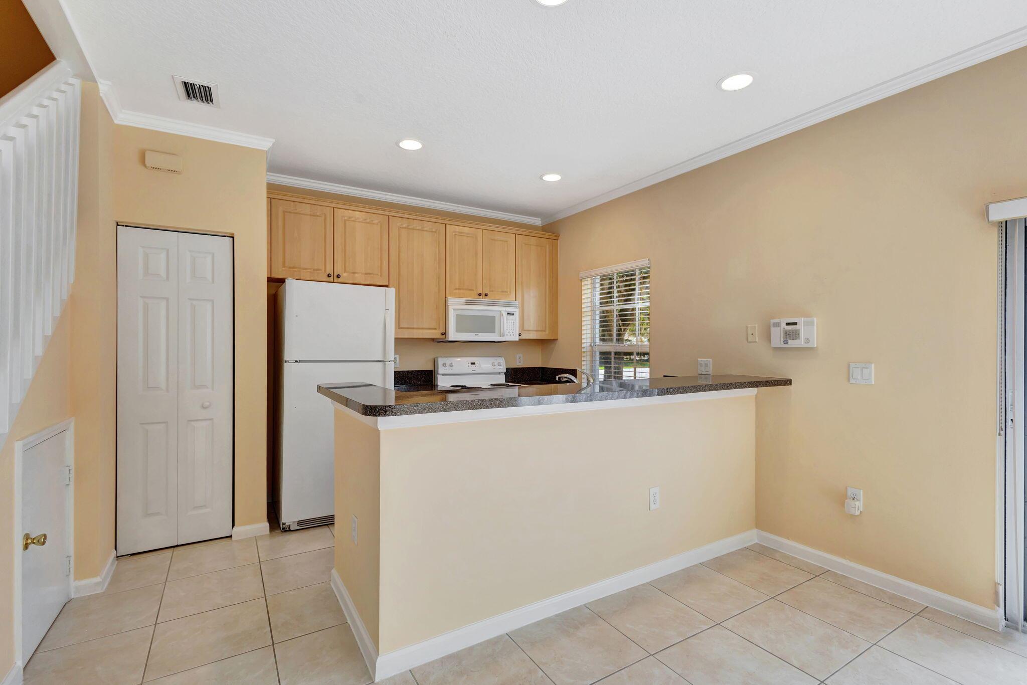 SUGAR POND MANOR OF WELLI - Residential Lease