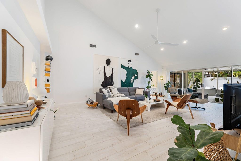 Photo of 125 Harbourside Circle, Jupiter, FL 33477 (MLS # R11169241)