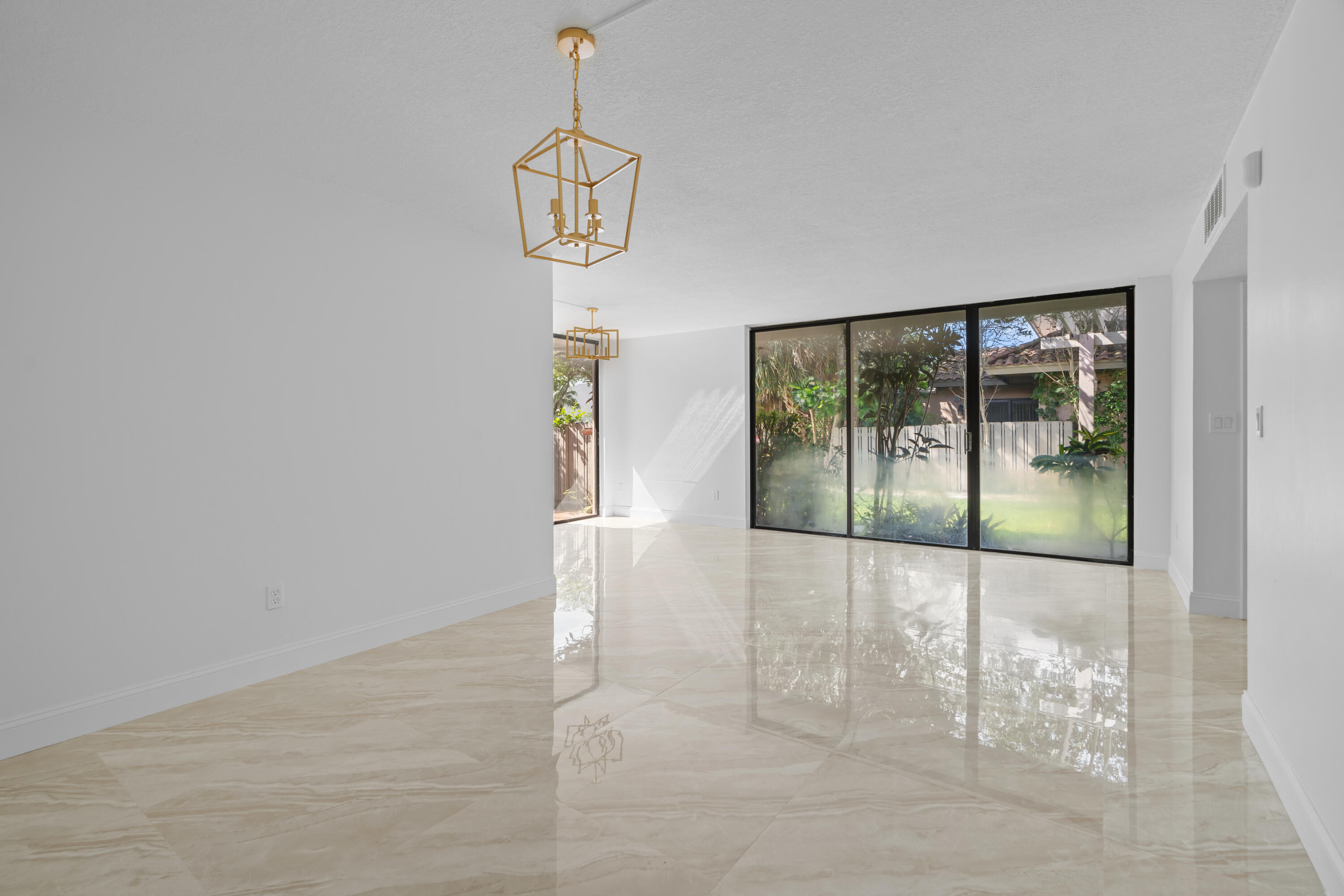 TOWNHOUSES OF THE CALIF CLUB - Residential