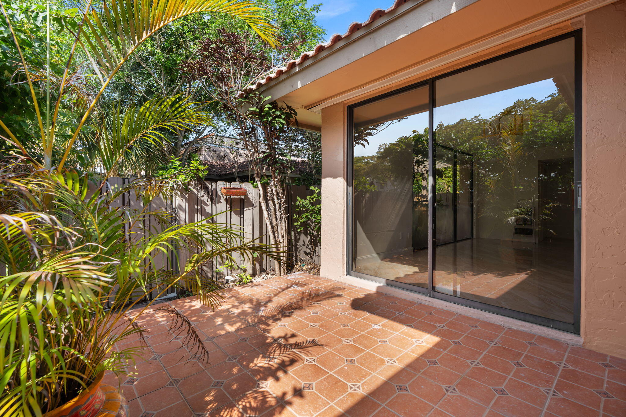 TOWNHOUSES OF THE CALIF CLUB - Residential