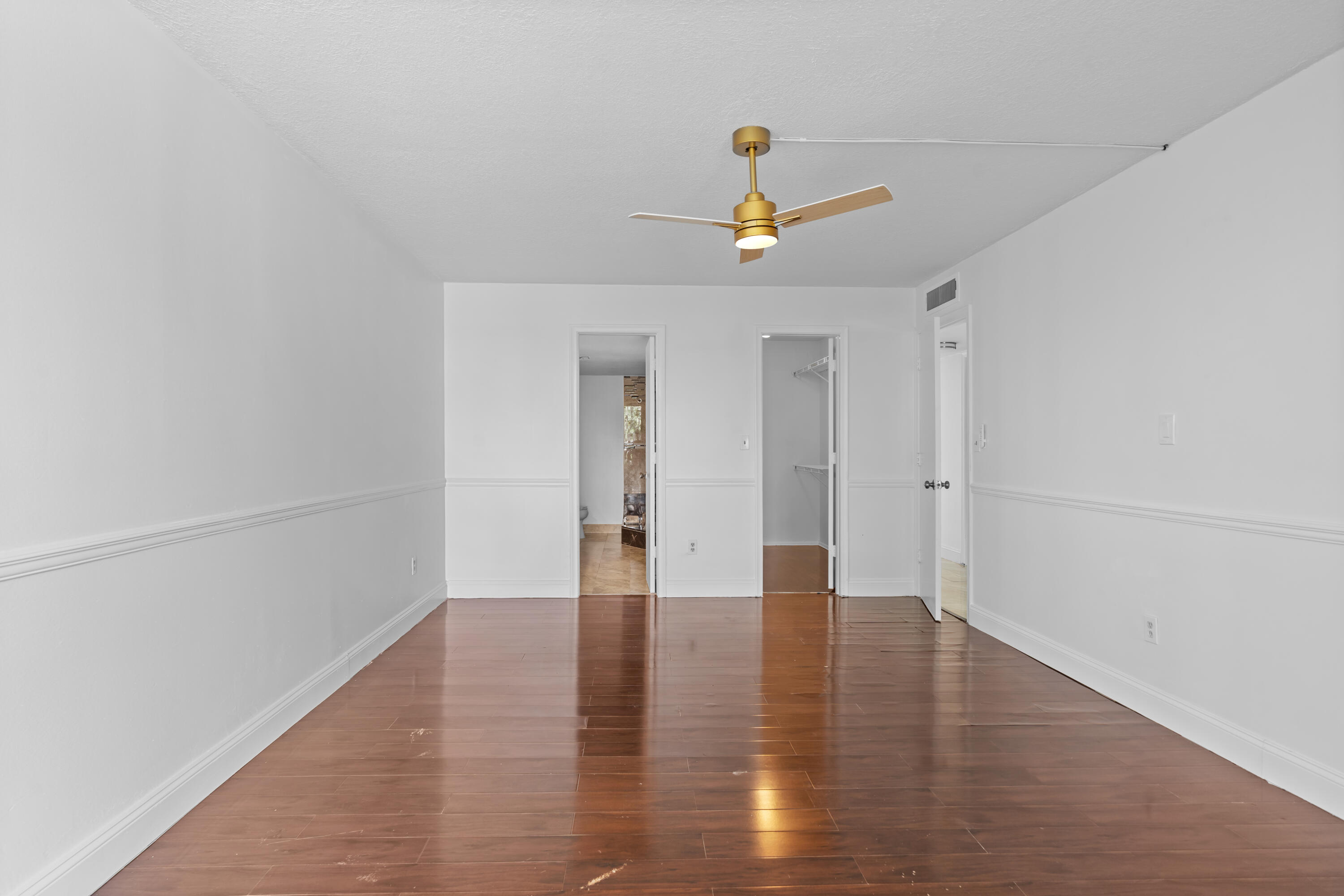 TOWNHOUSES OF THE CALIF CLUB - Residential