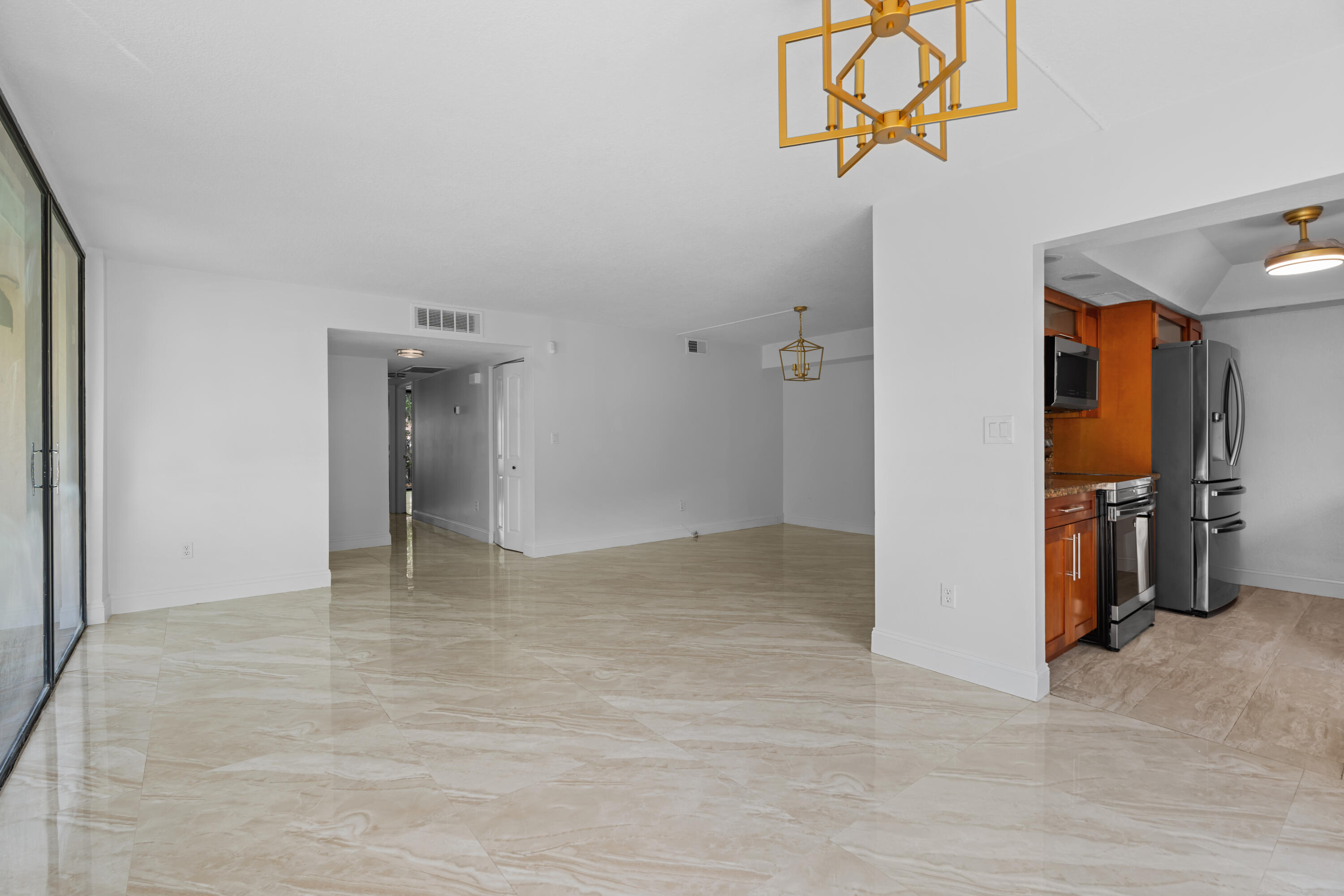 TOWNHOUSES OF THE CALIF CLUB - Residential