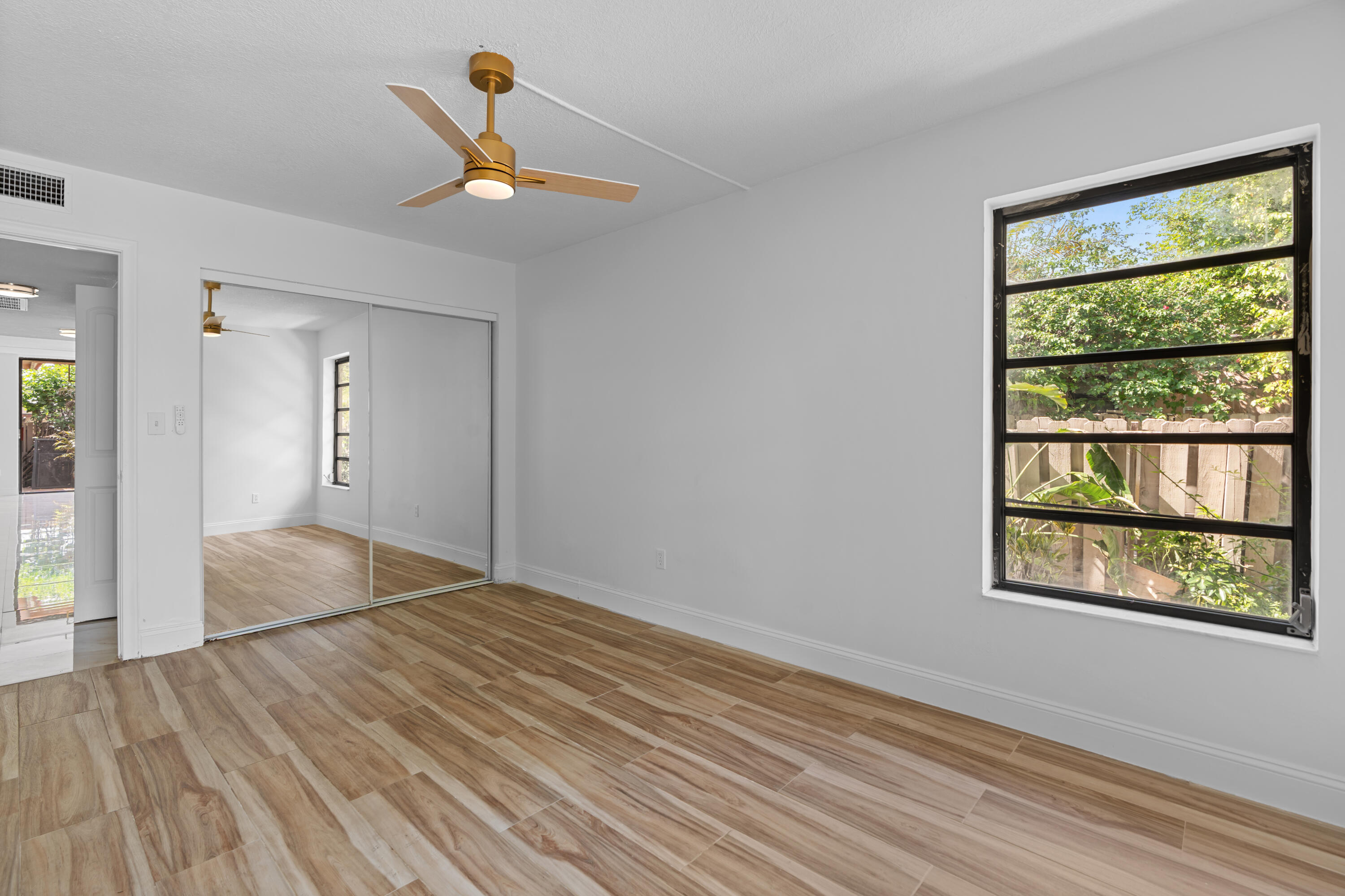 TOWNHOUSES OF THE CALIF CLUB - Residential