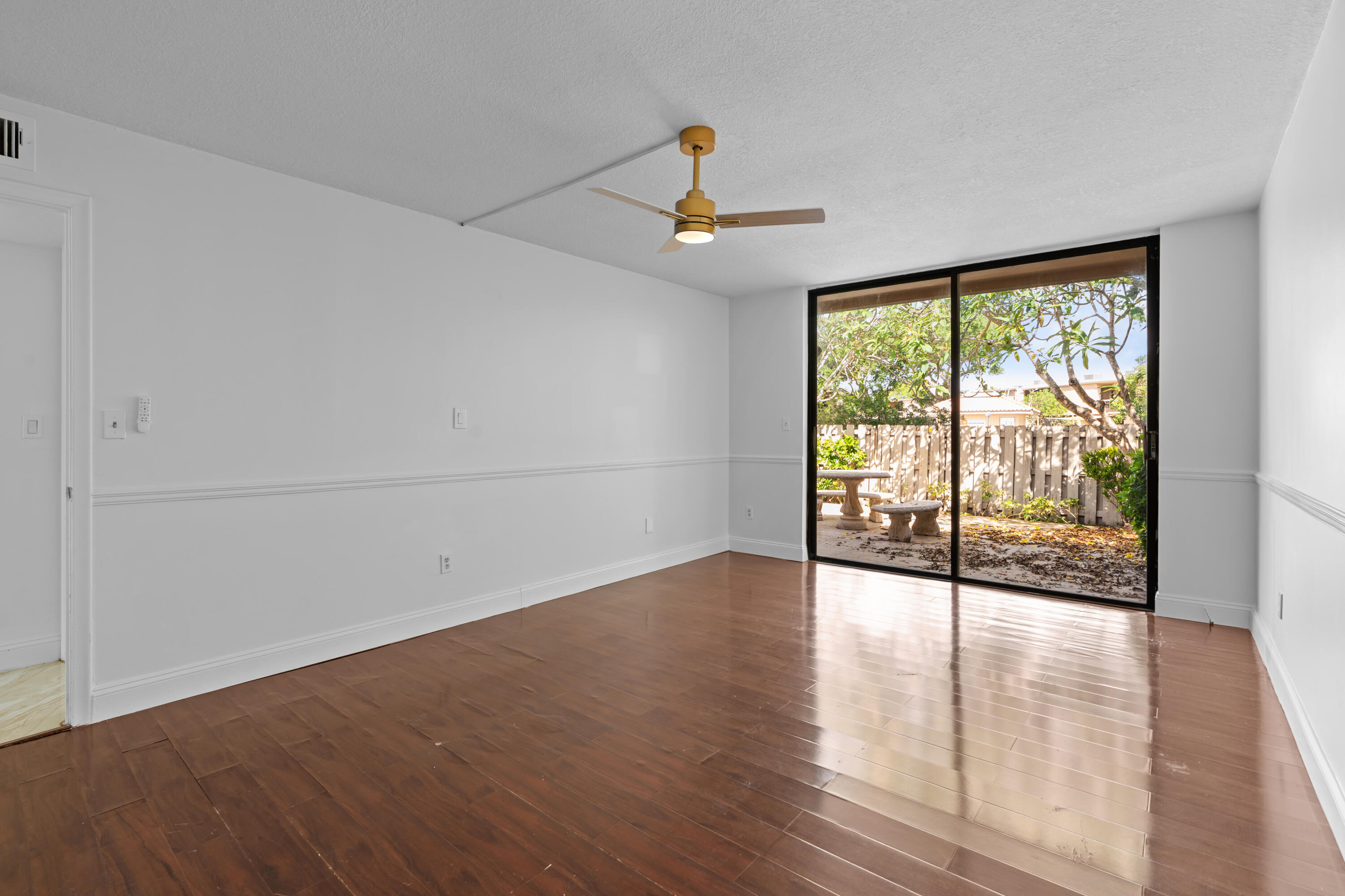 TOWNHOUSES OF THE CALIF CLUB - Residential