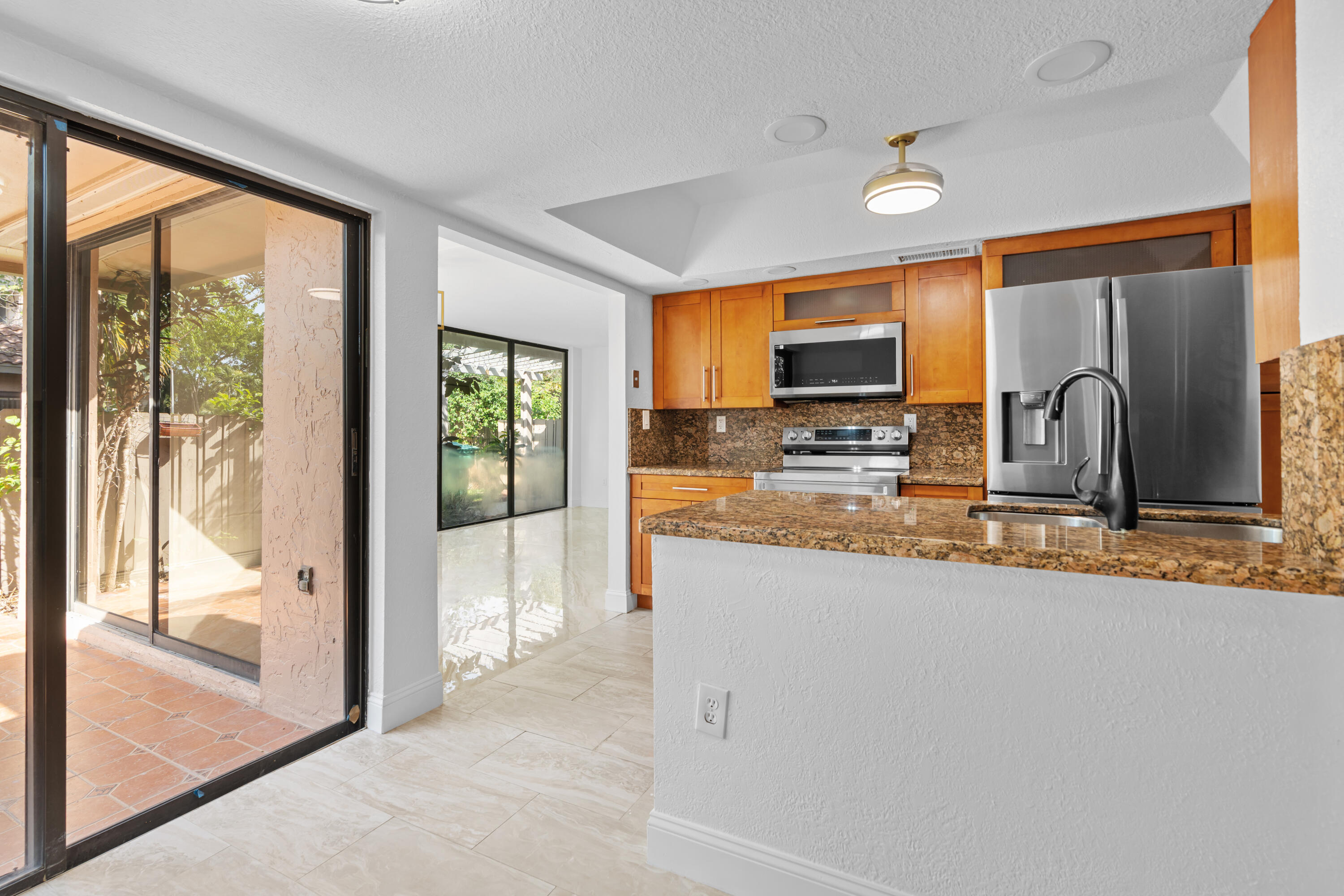 TOWNHOUSES OF THE CALIF CLUB - Residential