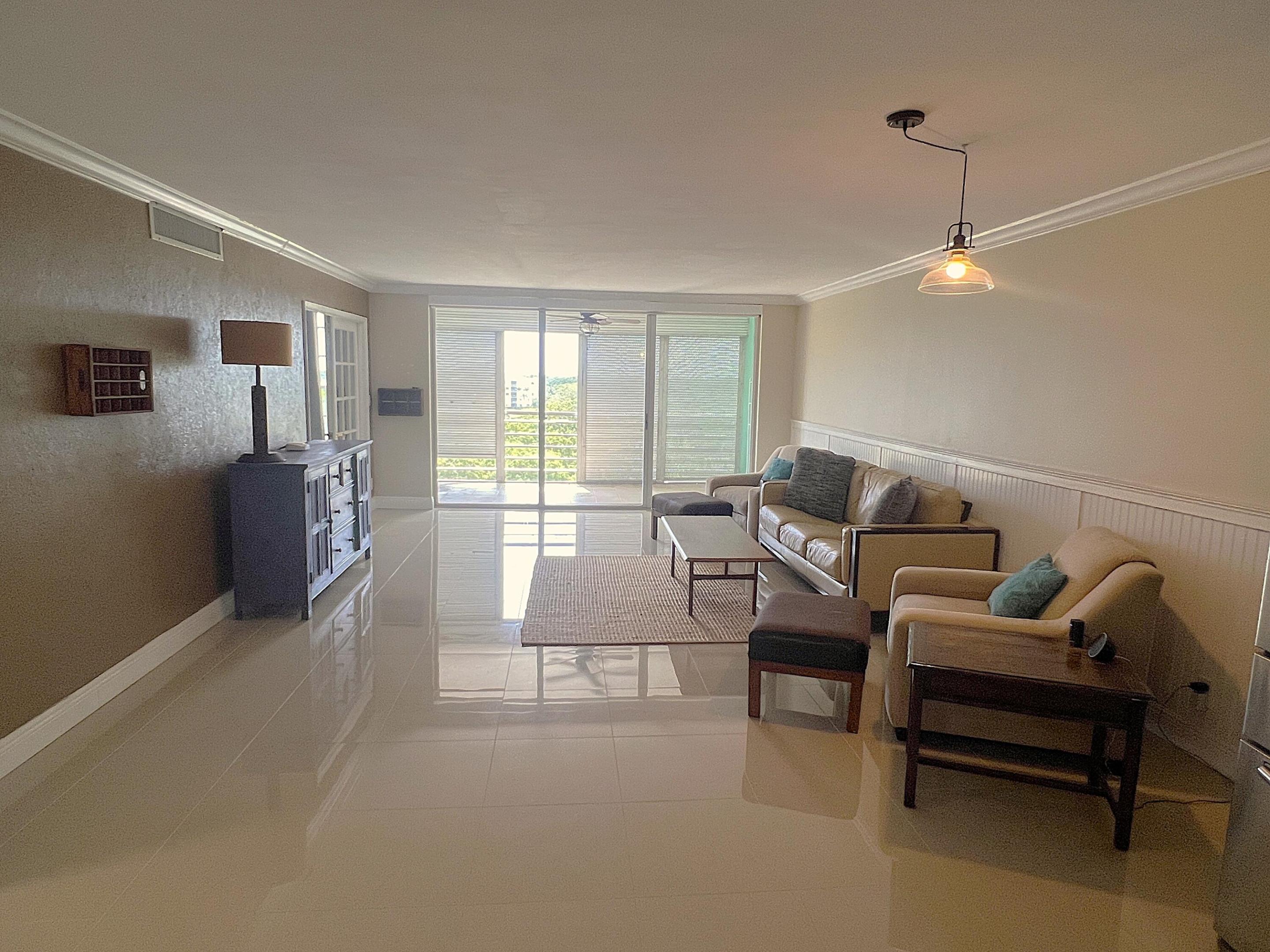605 OAKS Drive 810