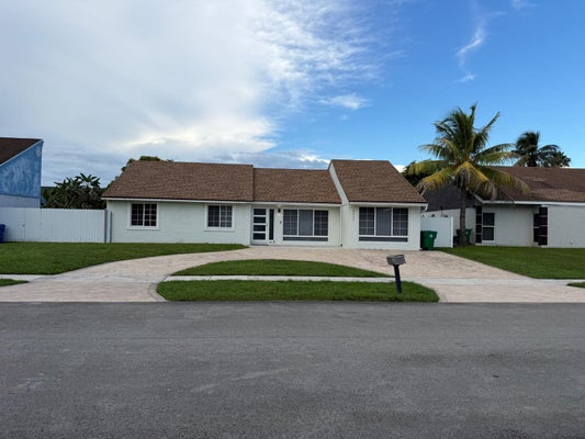 9211 S CYPRESS CIR, MIRAMAR, FL 33025 - Image 0e60557b415c6b10c8a78583db7697dc/4069867988