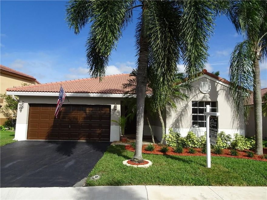 BROKER-ASSOCIATE OWNER SELLING REMODELED HOME. NEW KITCHEN W/36" UPPER CABINETS & GRANITE COUNTERS, NEW BATHROOM VANITIES W/QUARTZ COUNTERS, FRESHLY PAINTED IN-& OUTSIDE. CERAMIC TILE FLOORS IN LIVING AREAS, LAMINATE FLOORING IN BEDROOMS. 6'X5' INTERIOR UTILITY ROOM. 2 CAR GARAGE W/AUTOMATIC DOOR OPENER. COVERED PATIO, FENCED-IN BACKYARD, NEW SOD IN BACKYARD. AUTOMATIC 2 ZONE SPRINKLER SYSTEM. THE ROOF WAS REPLACED IN 2005. ALL CONTRACTS MUST BE SUBMITTED ON THE AS-IS IN THE MLS ATTACHMENTS.