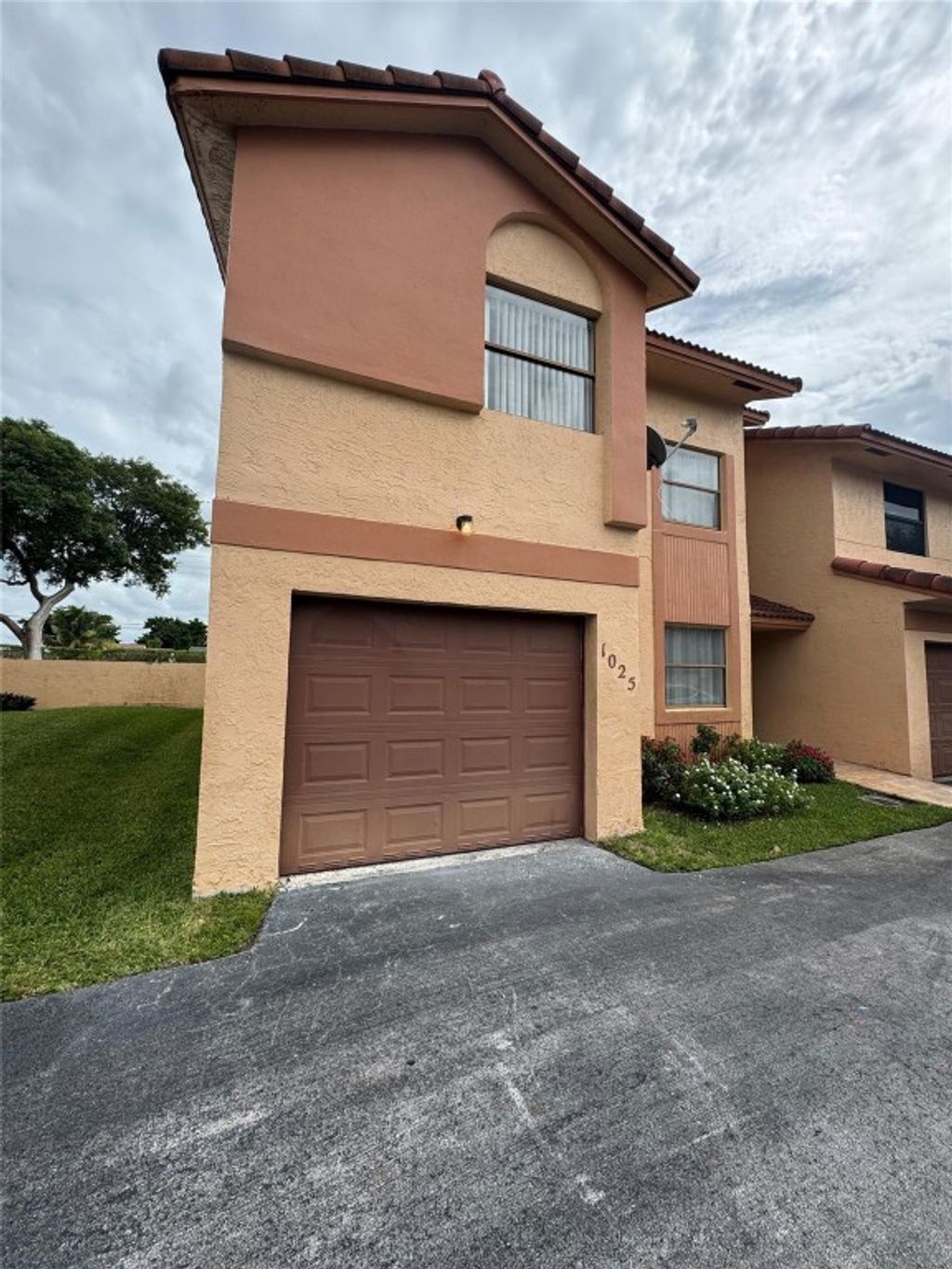 Photo of 1025 SW 112 Te Ter #1025, Pembroke Pines, FL 33025 (MLS # F10469052)