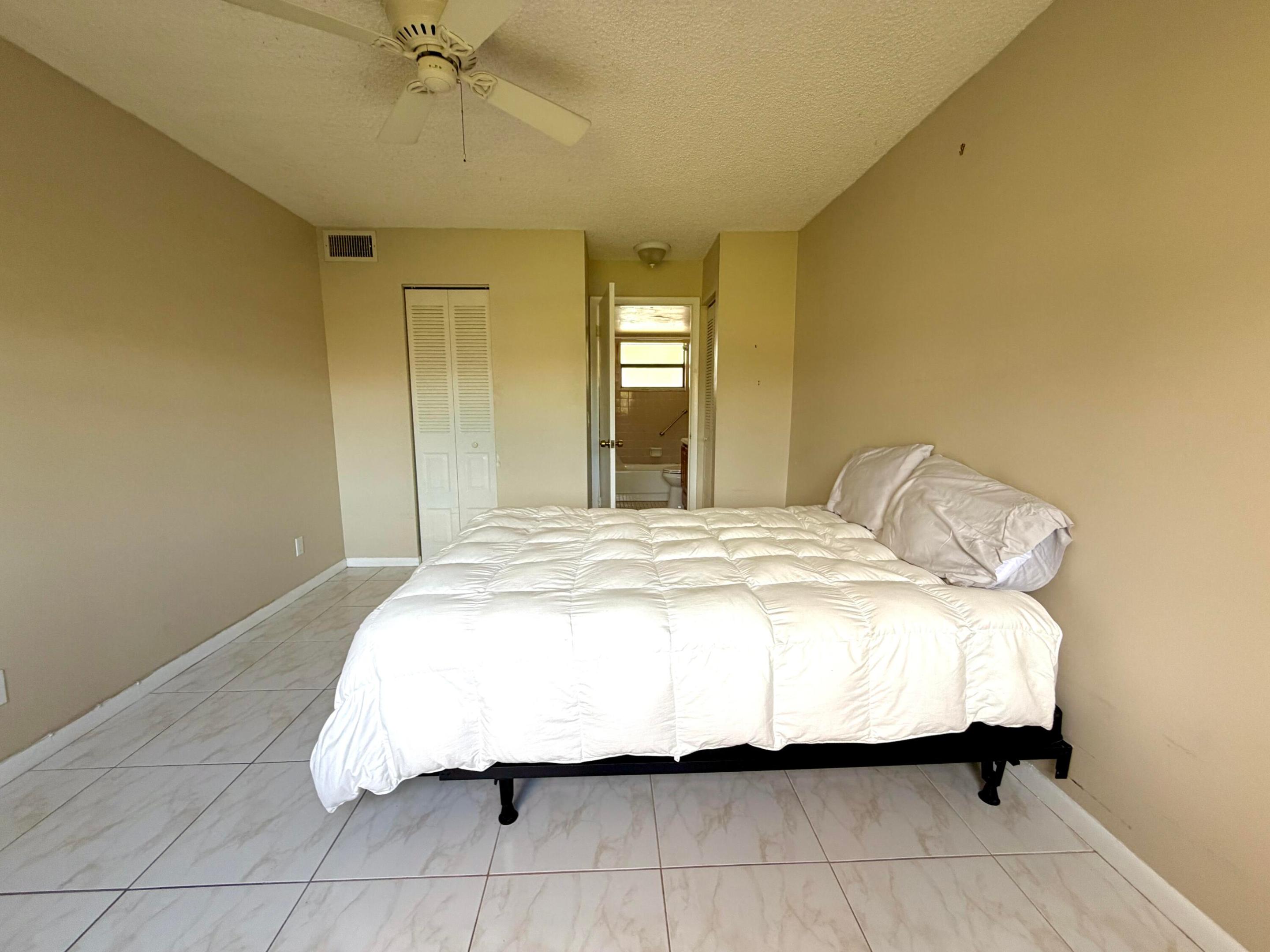 SUNRISE LAKES 216 CONDO - Residential