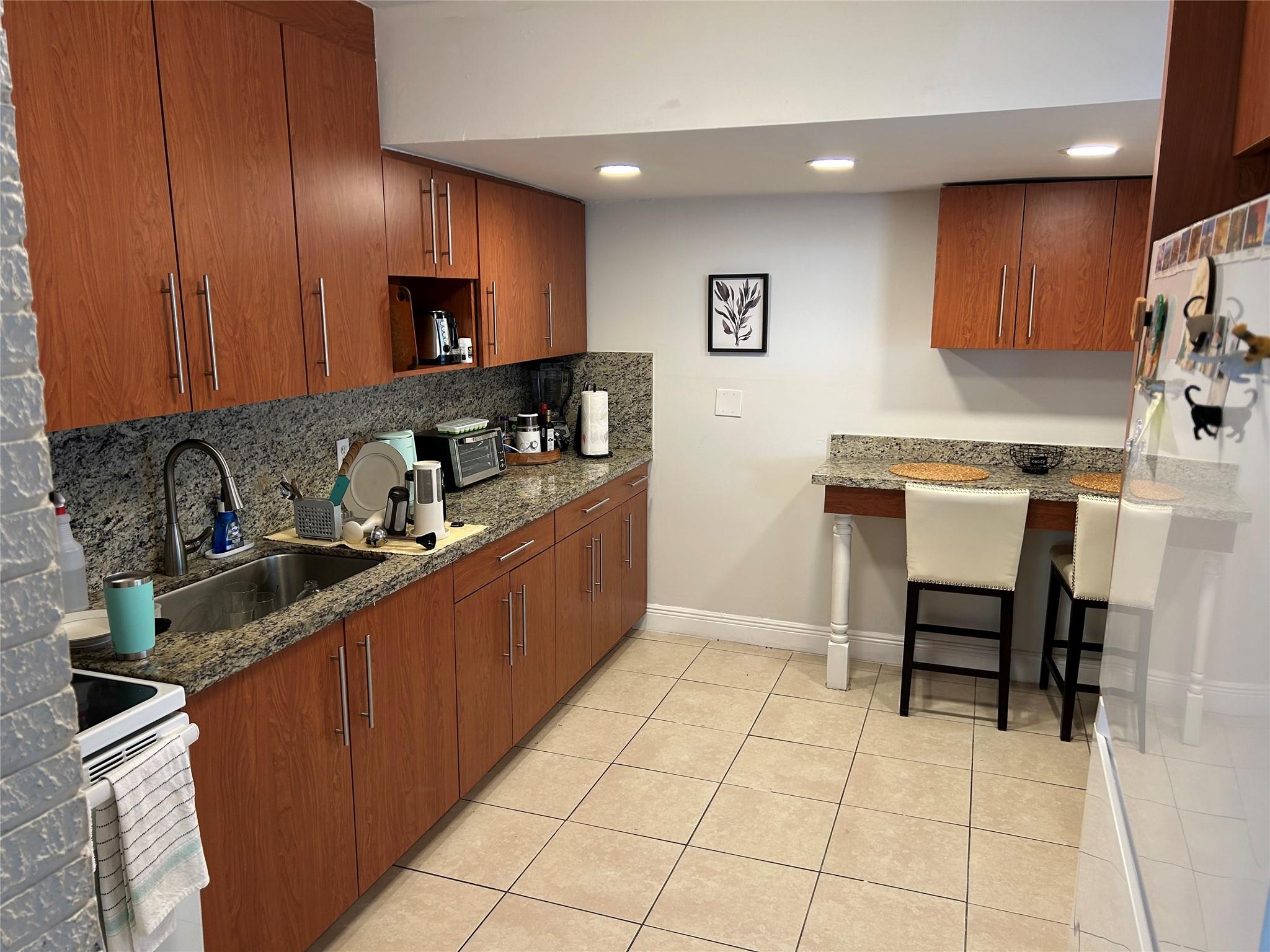 Lauderdale 2-9 D - Residential Lease