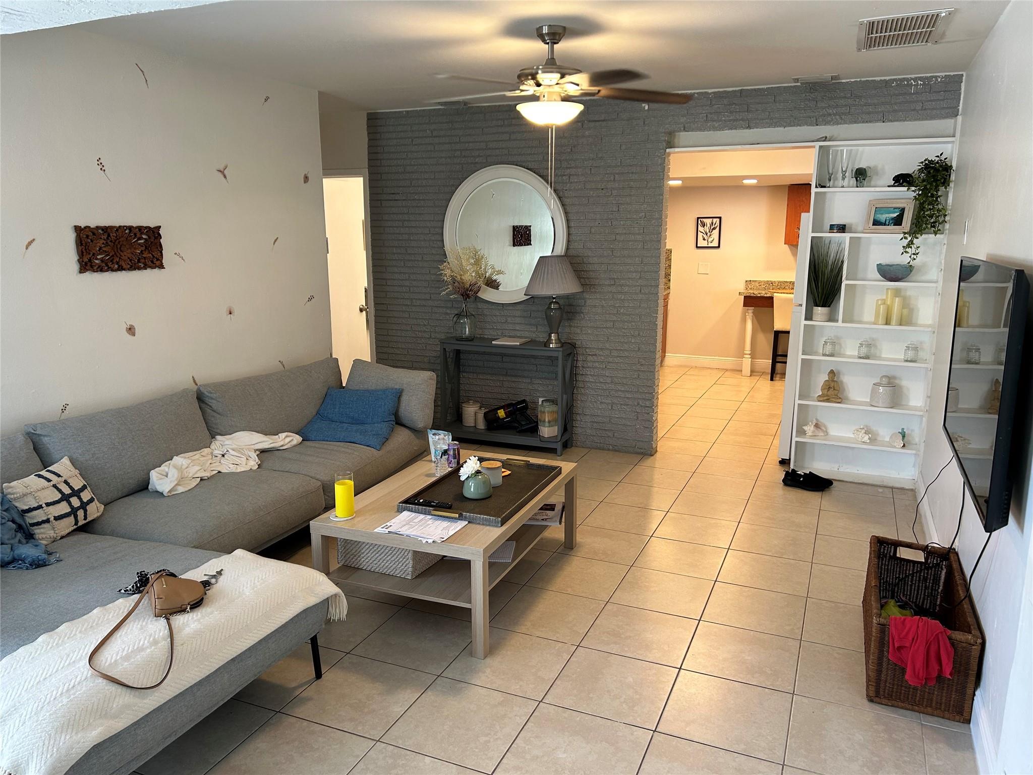 Lauderdale 2-9 D - Residential Lease
