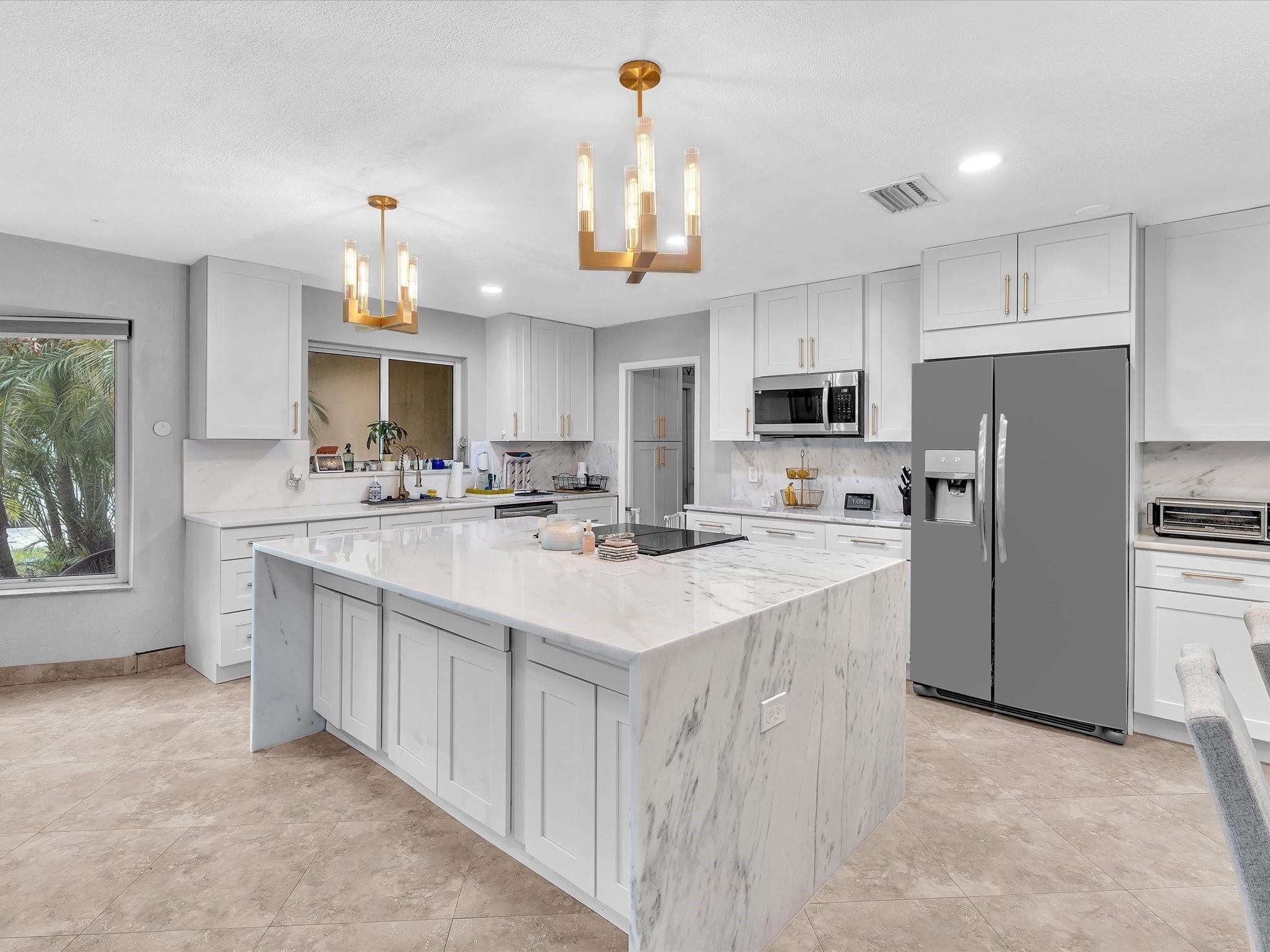 905 SE 13TH Court