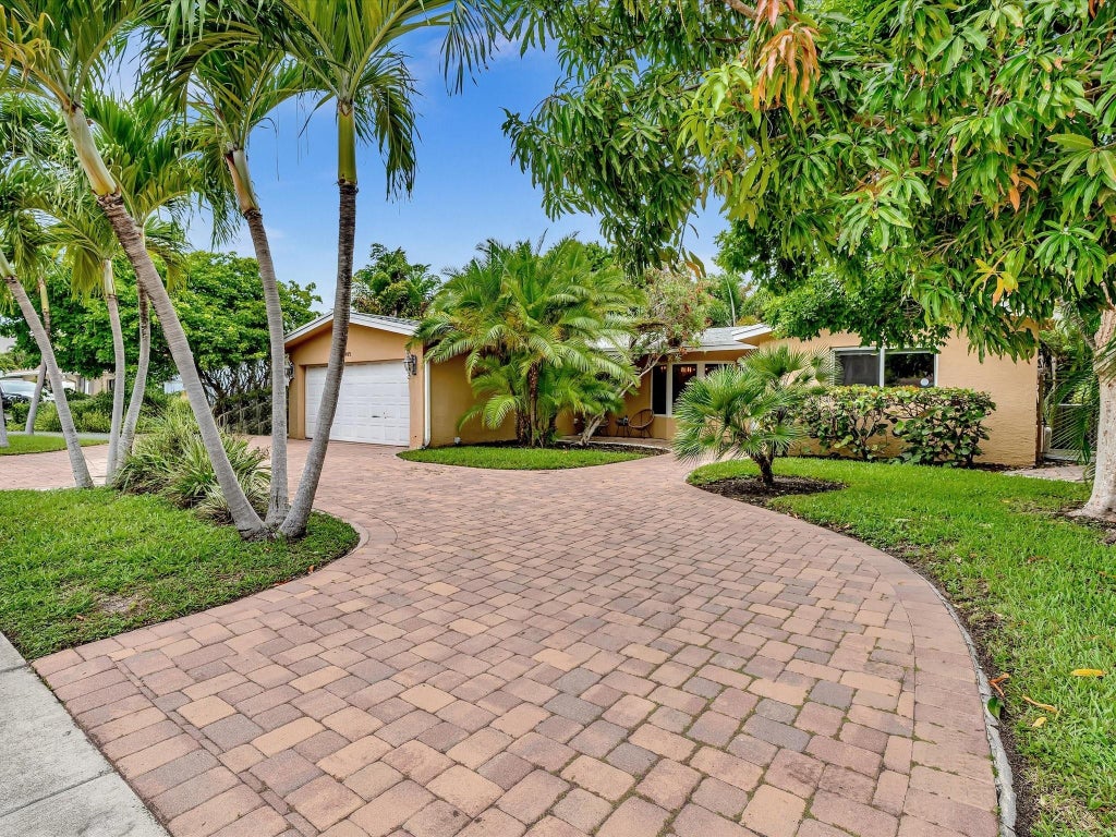 Photo of 905 SE 13TH Court, Deerfield Beach, FL 33441 (MLS # B26072268)