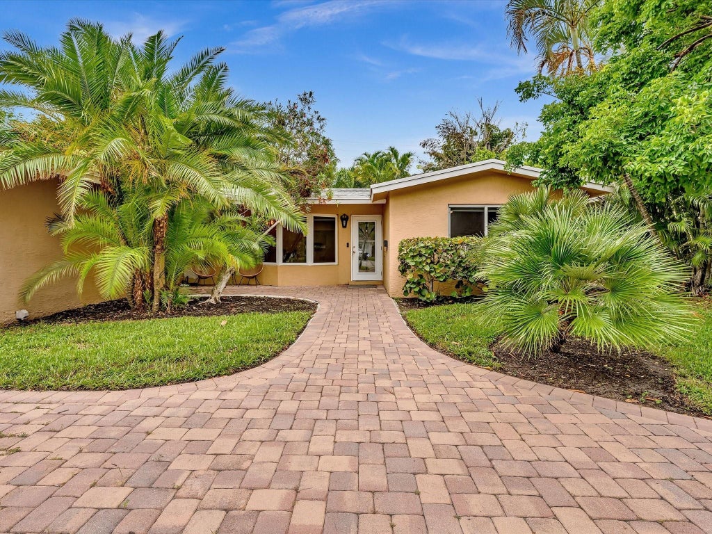 Photo of 905 SE 13TH Court, Deerfield Beach, FL 33441 (MLS # B26072268)