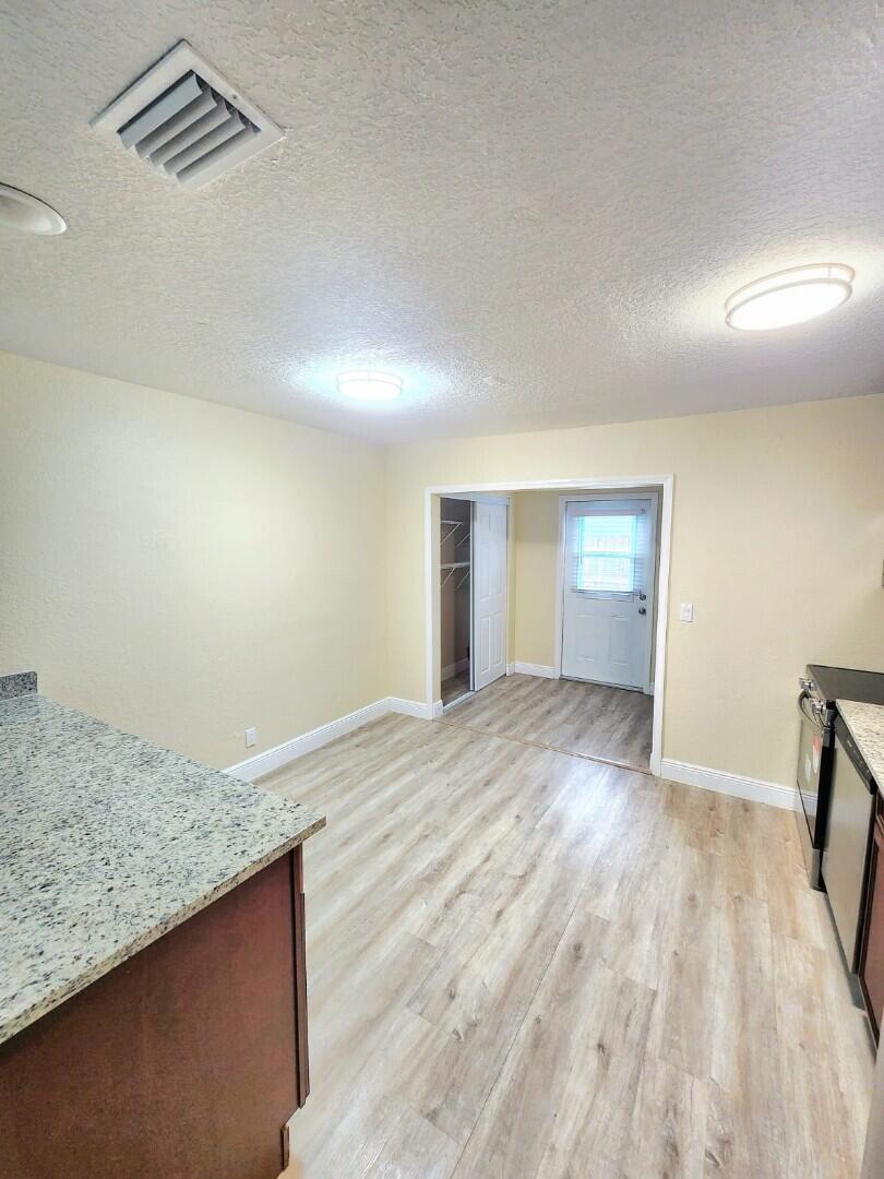 ROSELAND PARK HAMPTON ADD - Residential Lease