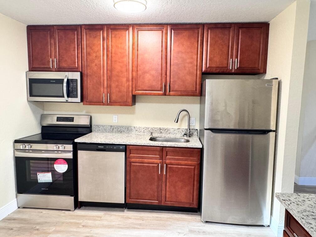 ROSELAND PARK HAMPTON ADD - Residential Lease