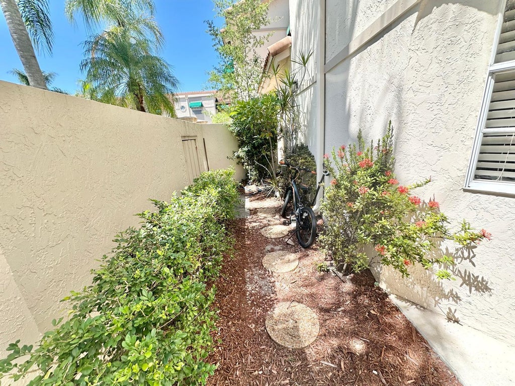 Photo of 6646 Via Regina, Boca Raton, FL 33433 (MLS # R11071445)