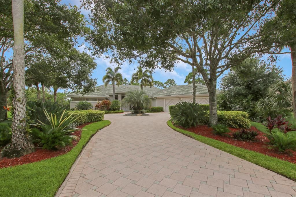 Photo of 18798 SE Old Trail W Drive W, Jupiter, FL 33478 (MLS # R10732031)