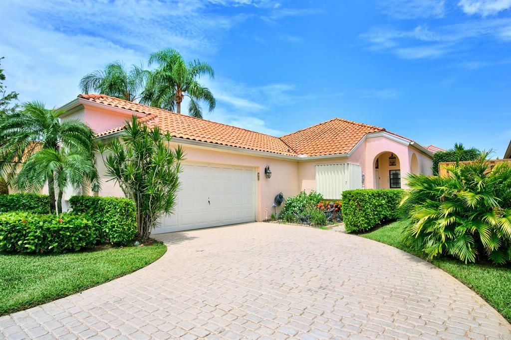 Photo of 2516 La Cristal Circle, Palm Beach Gardens, FL 33410 (MLS # R10734326)